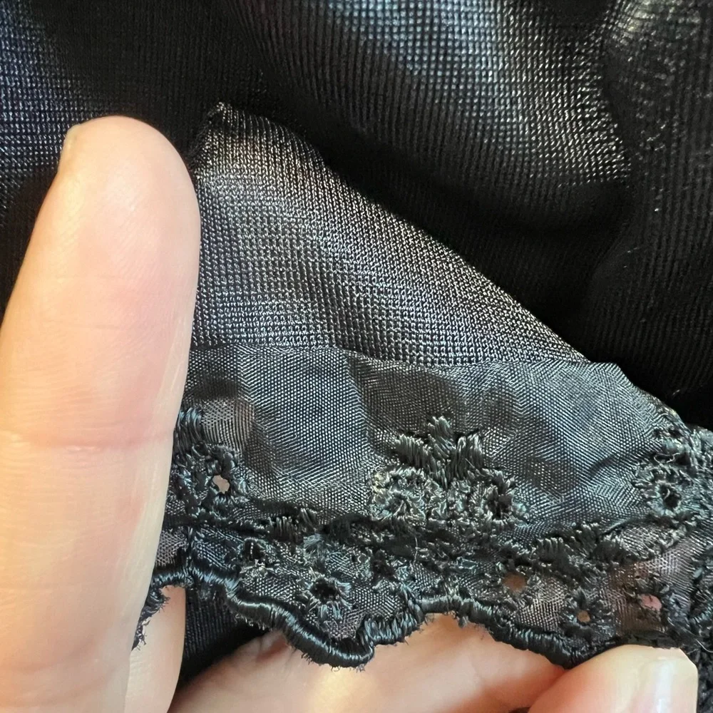 Vandioria vintage black slip with‎ lace trim in front. Size 44